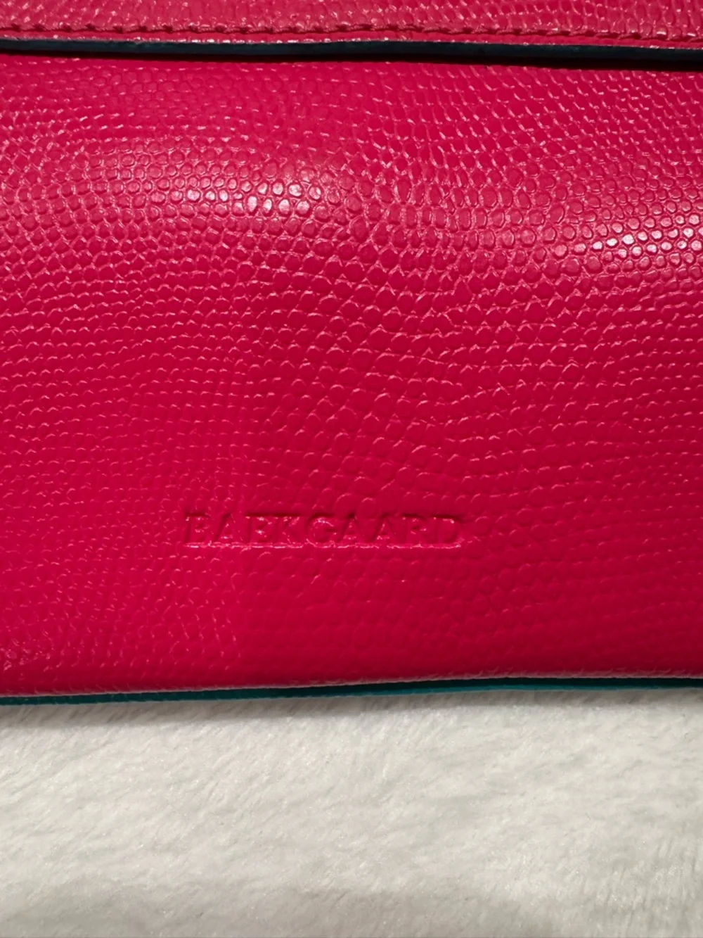 Baekgaard‎ Pink Faux Lizard Skin Wristlet Clutch Teal Interior Magnetic Snap